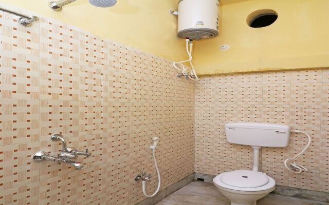 Oyo 11530 Maa Tara Guest House