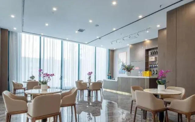 Mengzi Hongxiang Hotel