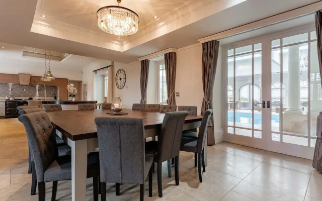Host Stay Hillhampton House