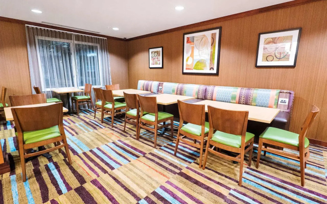 Fairfield Inn by Marriott Medford Long Island
