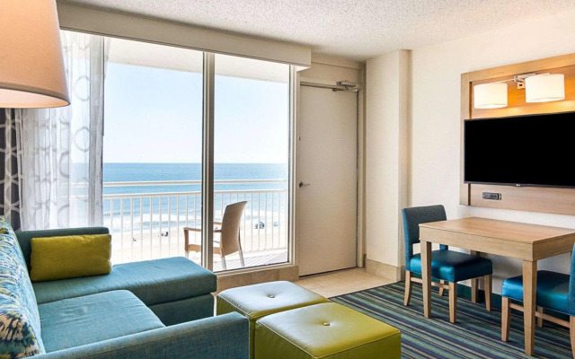Comfort Suites Beachfront