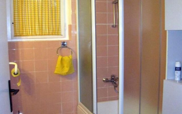 Apartment Jak - 10m from the sea: A Sevid, Riviera Trogir