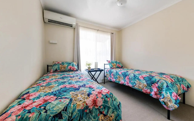 Charming CBD Apt 3bd 2bth - walk to Waterfront
