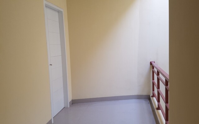 Oyo 2115 Punclut Residence