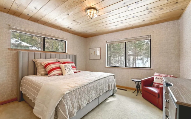 Tahoe Forest Chalet 3BR House w/ Mountain Views