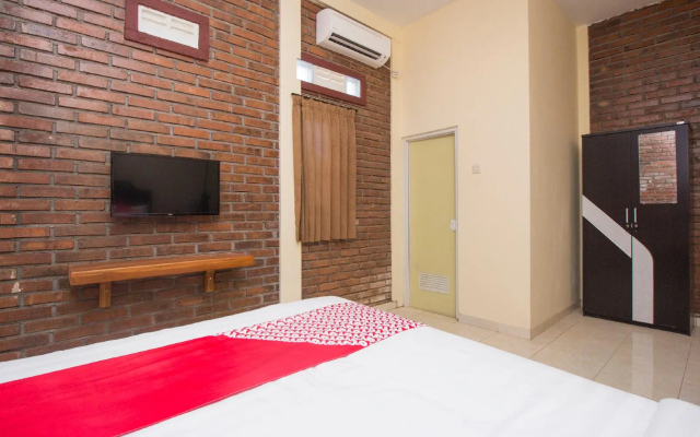 OYO 952 Annisa Syariah Guest House