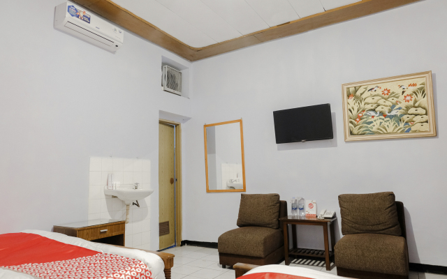 OYO 1036 Hotel Palem 1