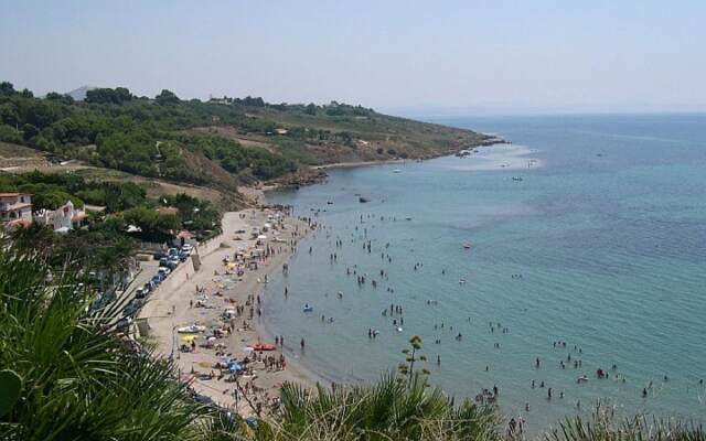 Attractive Holiday Home in Sciacca With Tennis Court & BBQ