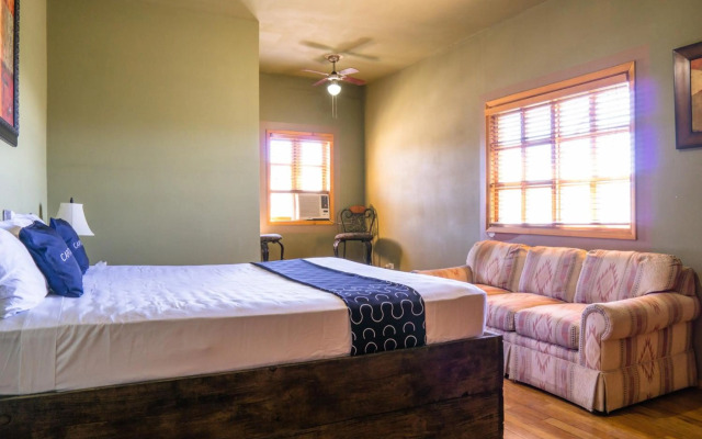 Capital O Hotel Villa Azura