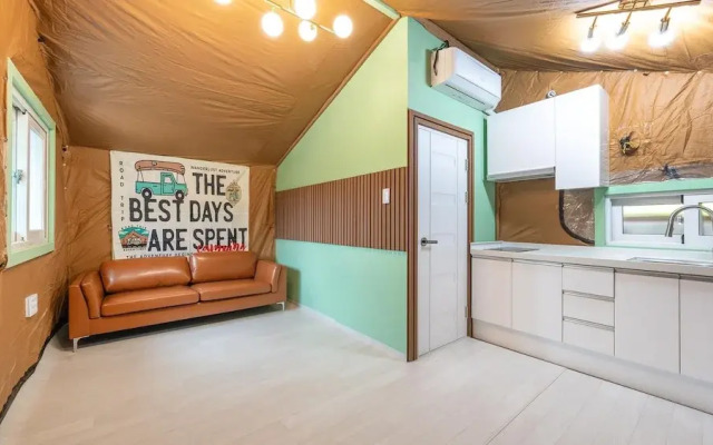 Gapyeong Dongban84 Glamping&pool Villa