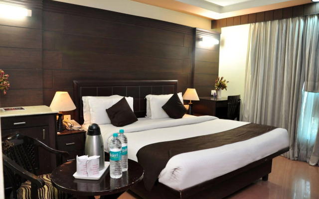 Foxoso Taj View Hotel