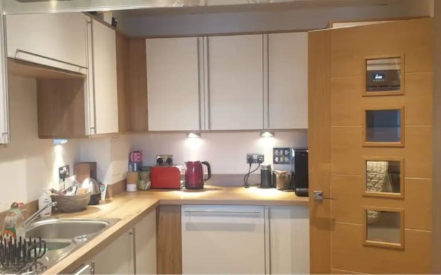 Comfy 2 Bedroom Apartment Near Edinburgh City Centre