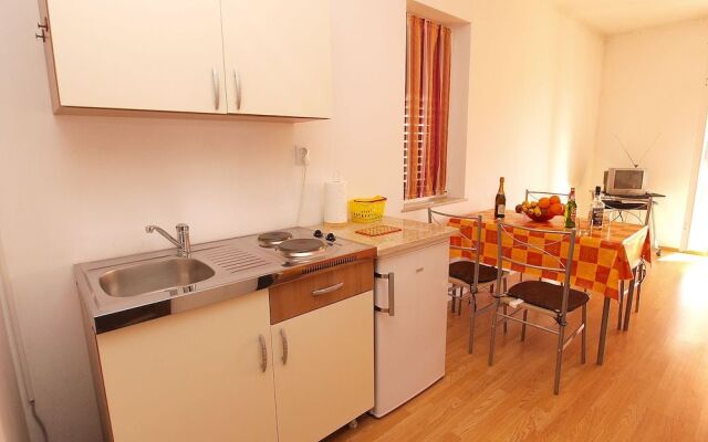 Apartment 785
