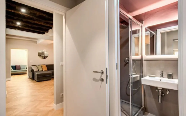 Trevi Fountain Superior 3 bdr apartment