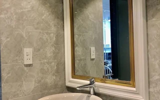 New Luxury Apartment in City Center