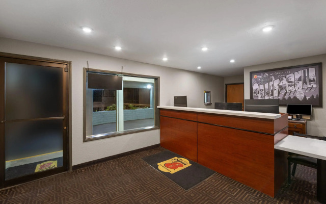 Super 8 by Wyndham Fort Bragg