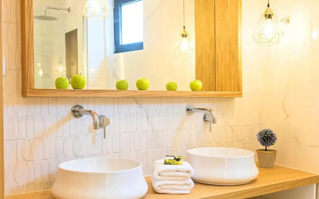 Villa Solaris Heated Pool & Hot Tub