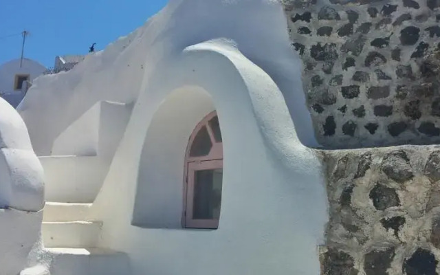 Lithos Cave
