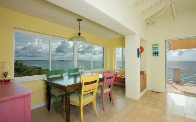 Island Paradise: Secluded Beachfront Retreat With Pool