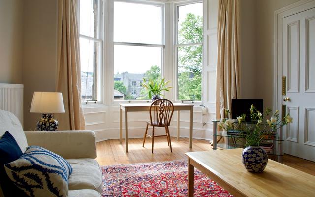 3 Bedroom Flat In Edinburghs New Town