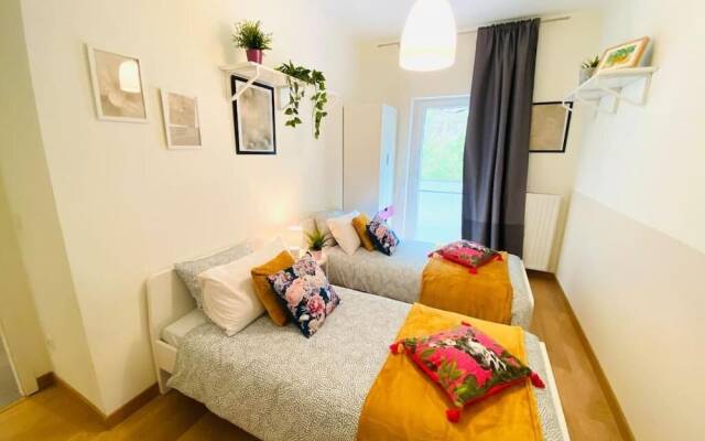 Large 3bedrooms with Terrace and Parking
