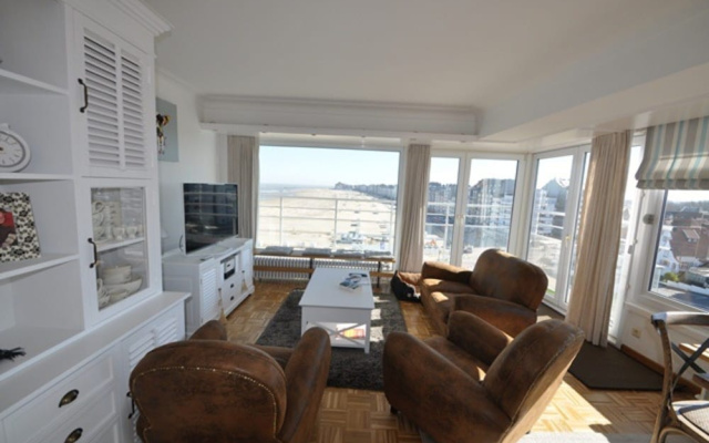 Apartment in Duinbergen With Sea Views