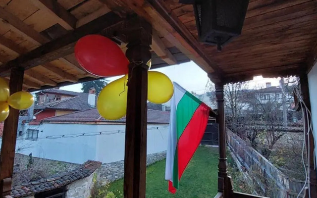 Villa Lyutovi Holiday Home