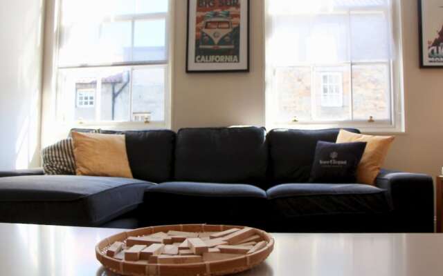 Bright And Spacious Flat Near City Centre