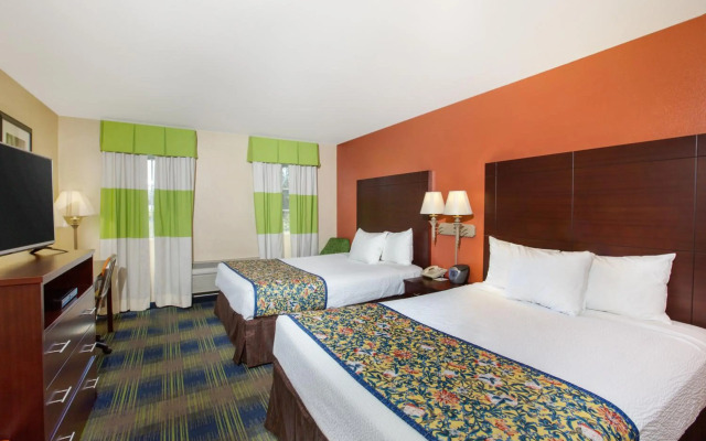 Holiday Inn Express & Suites Galesburg by IHG