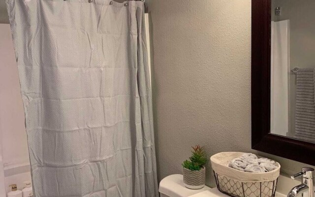 Hollywood Spacious Place