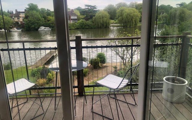 Private Room - The River Room at Burway House on The River Thames