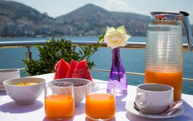 Titania Hotel