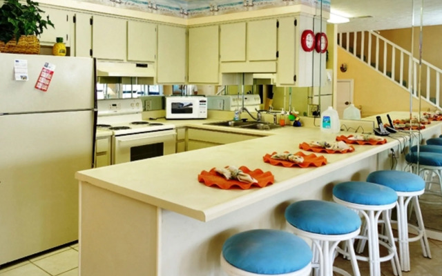 Southwind C7 213350 by RedAwning