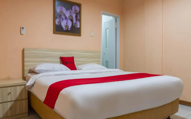 RedDoorz near Istana Plaza 2