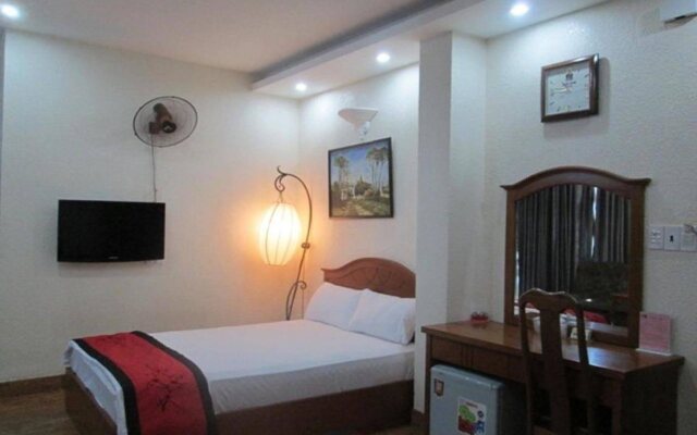 Queen Hotel Saigon Airport