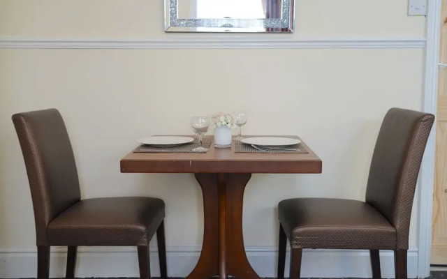 Peaceful Cosy 2 bed House in Manchester