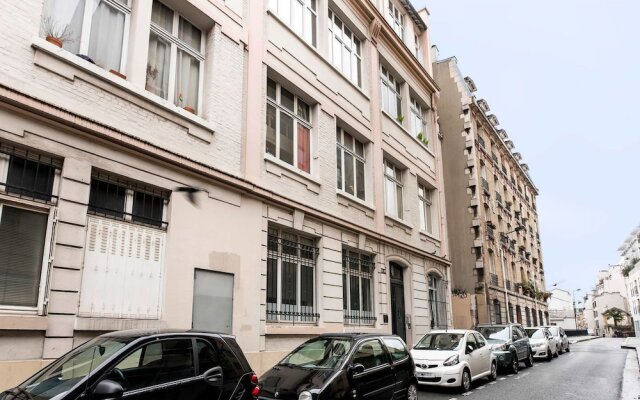 Charming 1 Bdr Duplex In Amerique, 19Th Arrondissement