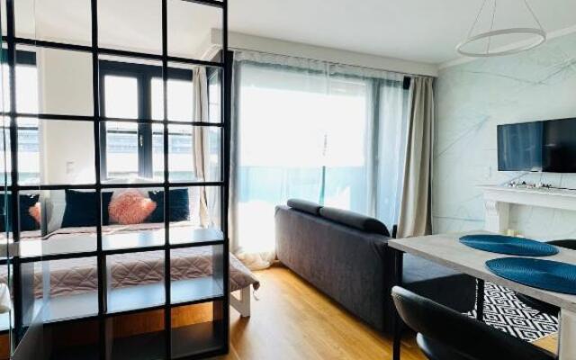 White Pearl Studio with parking in Holešovice