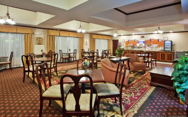 Holiday Inn Express Hotel & Suites Commerce-Tanger Outlets