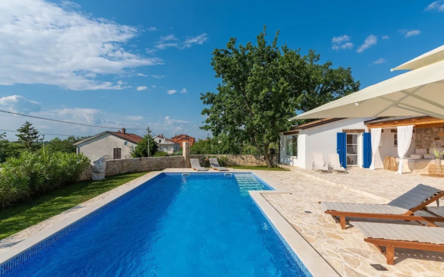 Lavova in Brtonigla With 3 Bedrooms and 2 Bathrooms