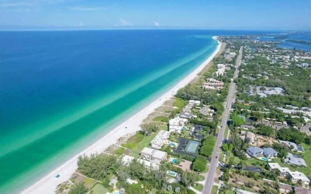 Luxury Beachfront Retreat