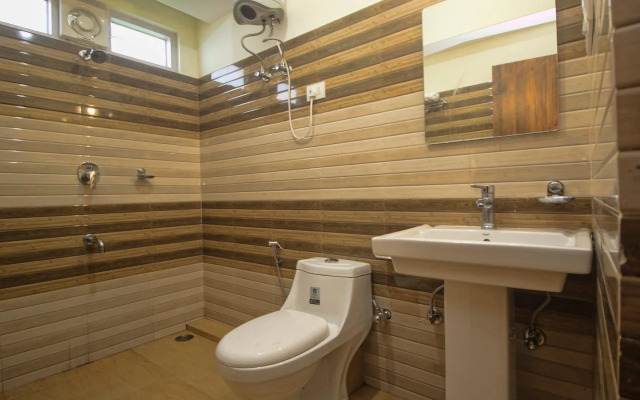 Taktse Continental by OYO Rooms