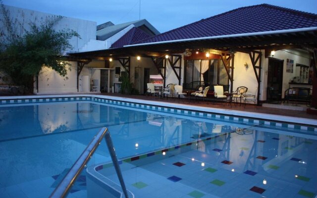 La Piscine Bed & Breakfast