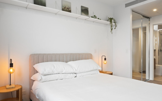 Spacious West End Apartment With Pool & BBQ Access – Guest Rooms – Brisbane