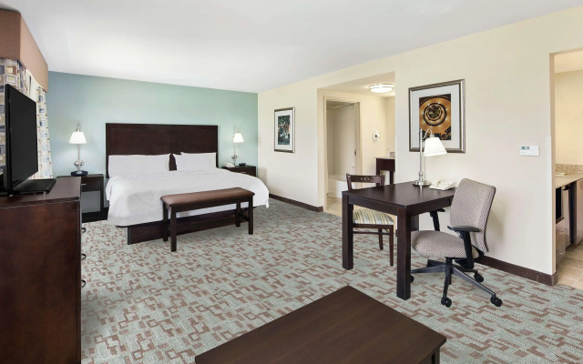 Hampton Inn & Suites Savannah-Airport