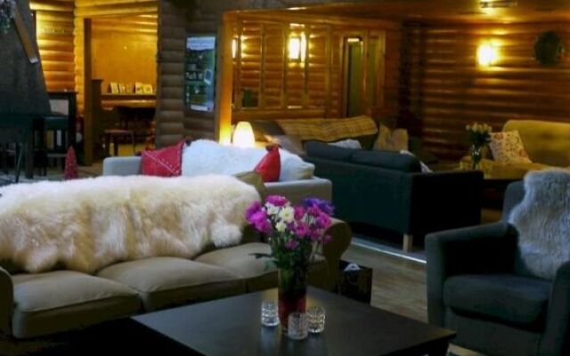 Pinetree Lodge Log Cabin