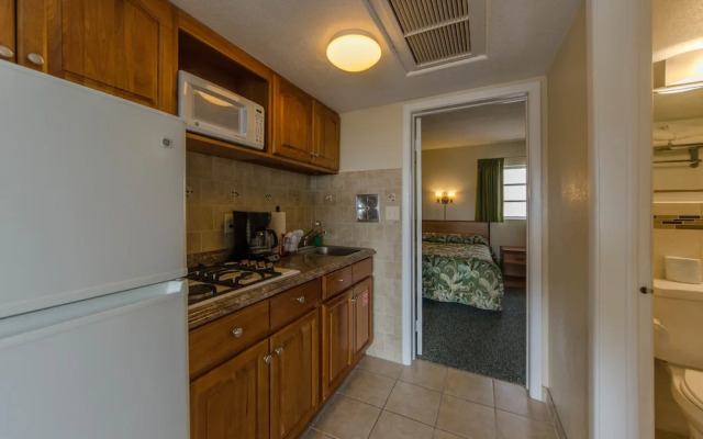 Attache Motel
