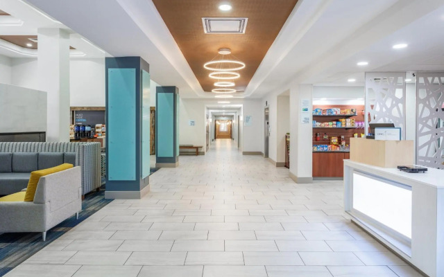 Holiday Inn Express & Suites Williamsburg by IHG