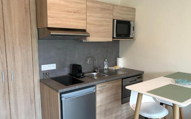 Shana Hotel & Residence