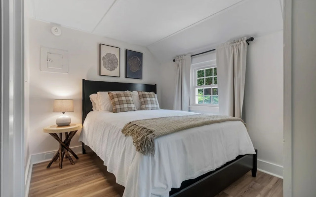 The Aurora Inn & Cottages